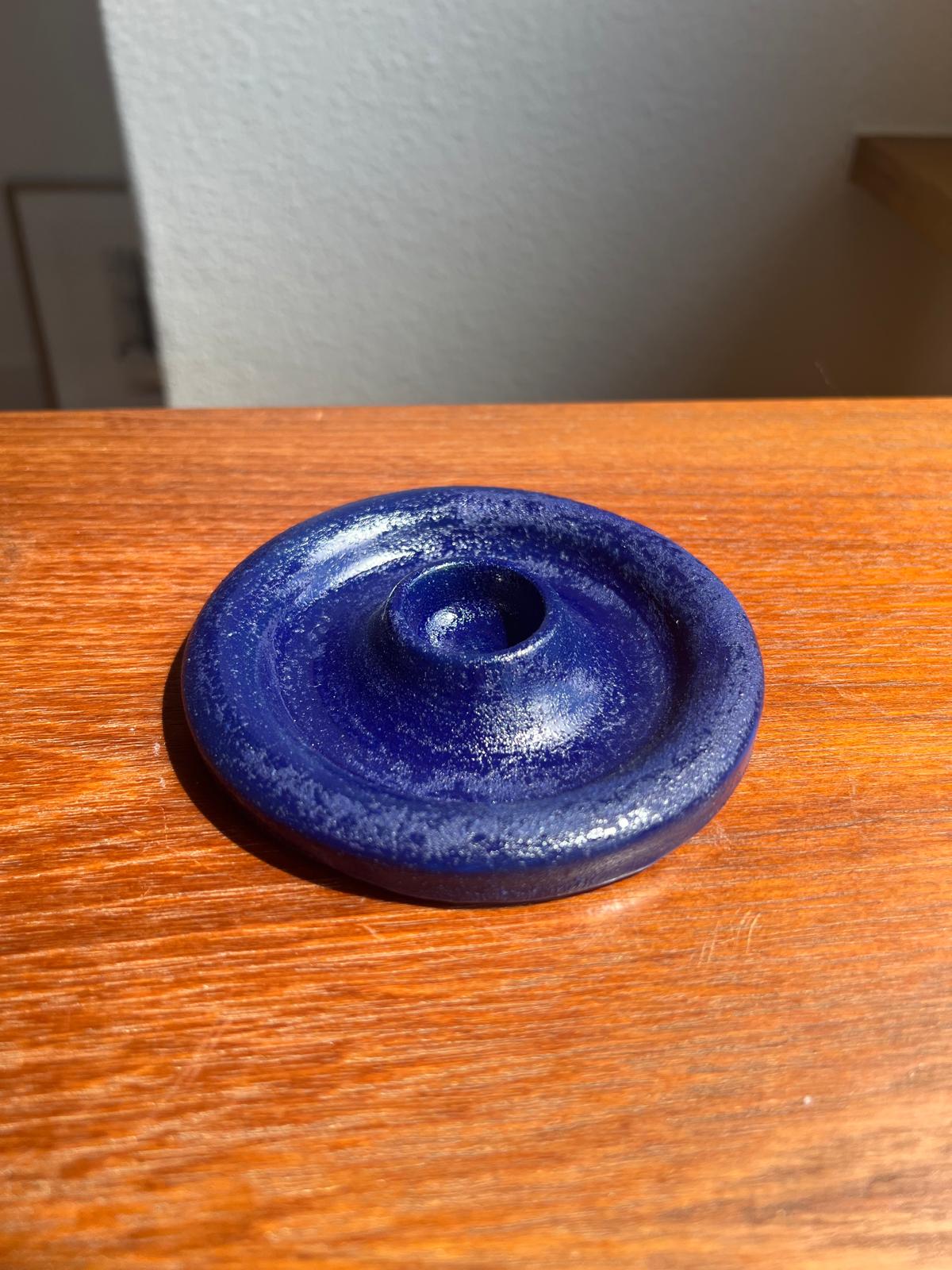Blauer Kerzenhalter